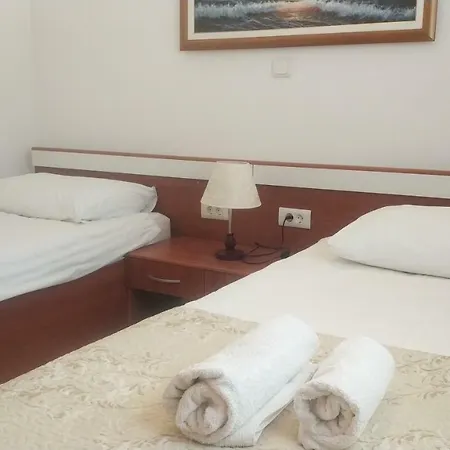 Diklo Robert & Renata Konukevi 3*