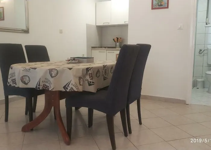 بيت ضيافة Diklo Robert & Renata زادار